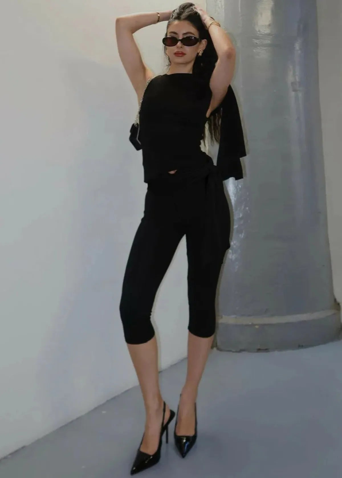 Asymmetrische Top met Eén Schouder en Capri Broek Set