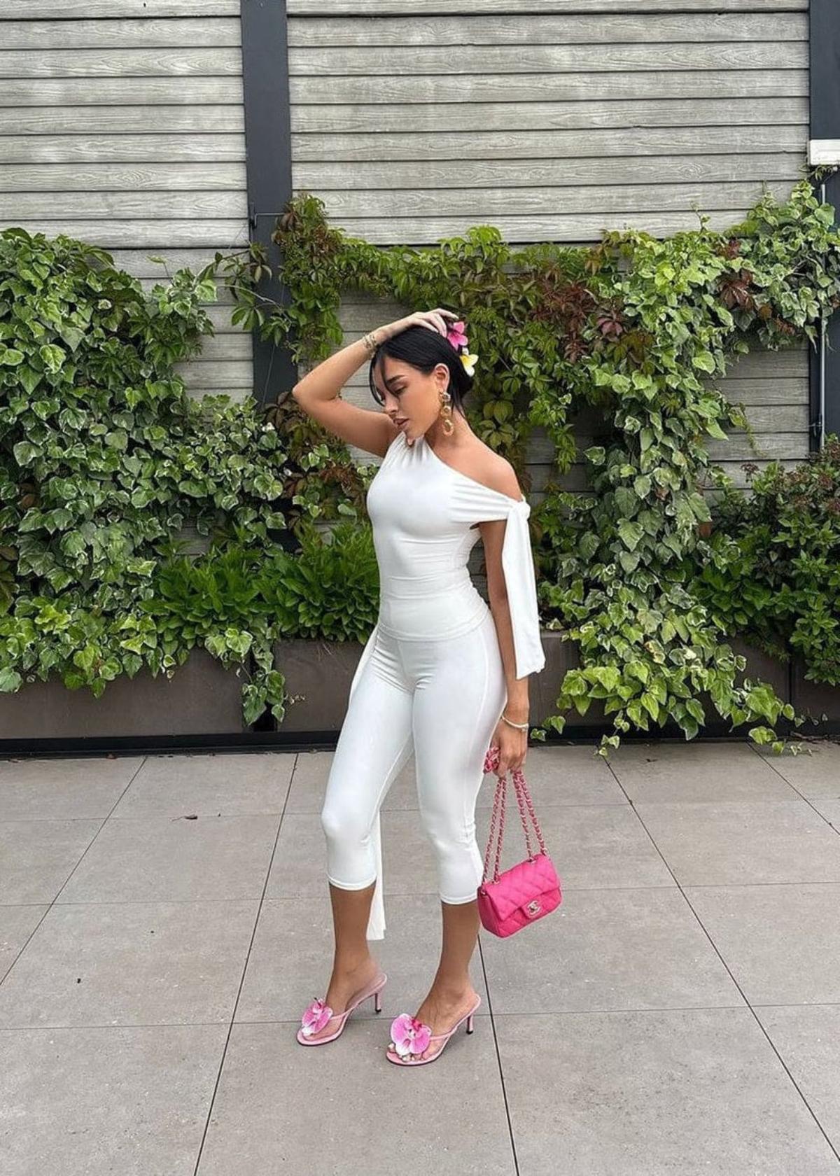 Asymmetrische Top met Eén Schouder en Capri Broek Set