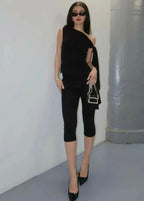 Asymmetrische Top met Eén Schouder en Capri Broek Set