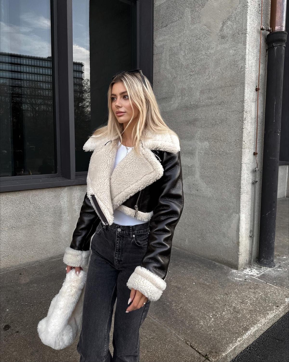 Cropped Faux Leather Jas Met Shearling Voering En Oversized Kraag