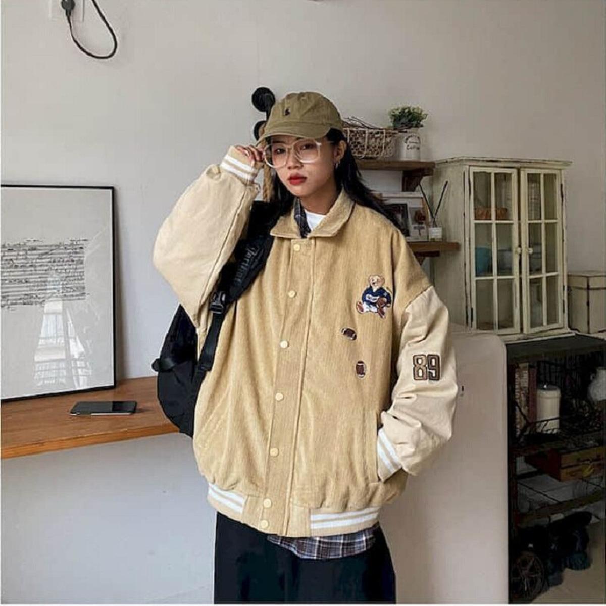 Dames Baseball Jas Met Contrasterende Mouwen En Praktische Zakken