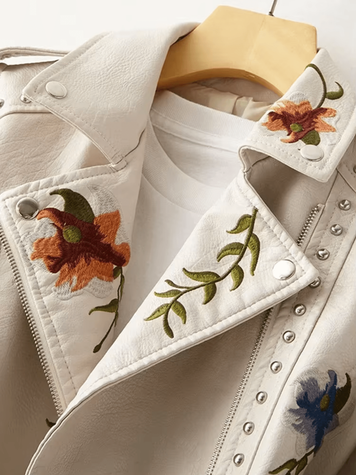 Dames Bikerjack Met Geborduurde Bloemen En Studs
