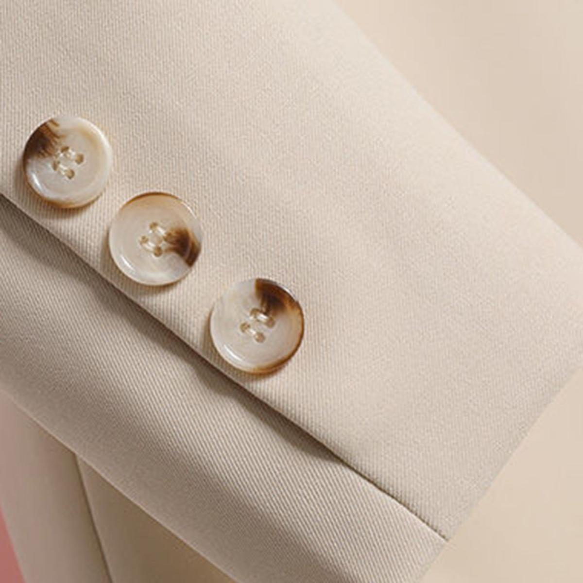 Getailleerde Dames Blazer Met Riem En Klepzakken