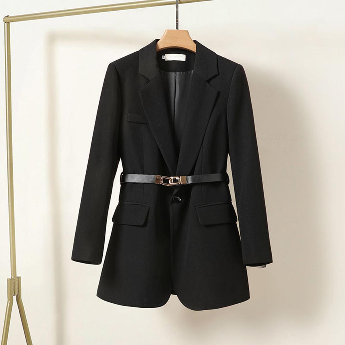 Getailleerde Dames Blazer Met Riem En Klepzakken
