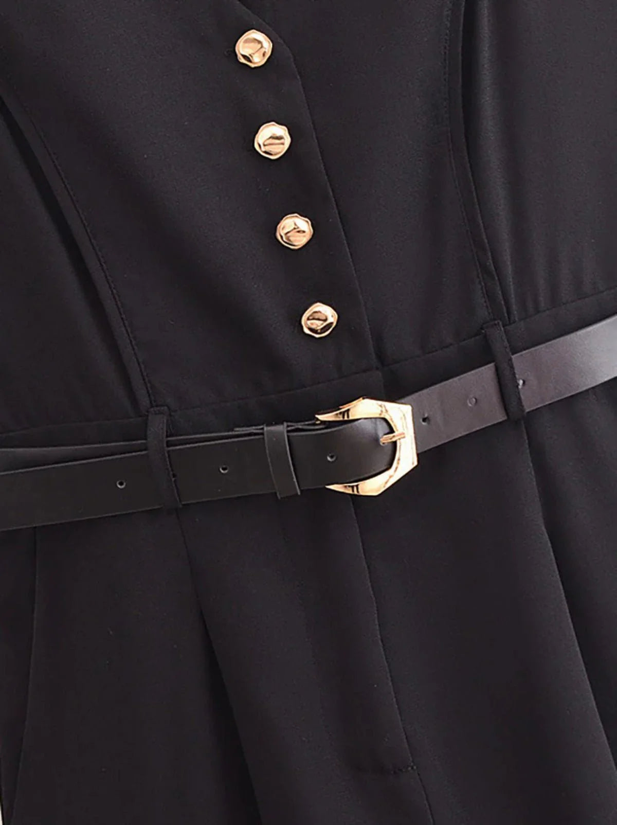 Gouden Knoopdetail Mini Jumpsuit met Taille Riem