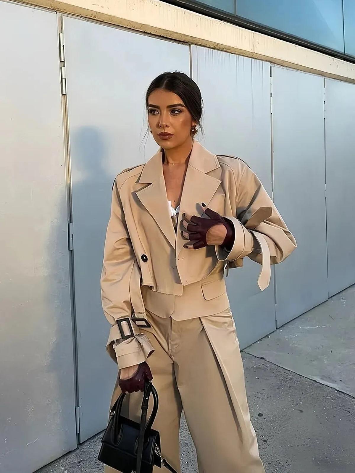 Klassieke Beige Dames Korte Tussenjas Voor Elke Gelegenheid