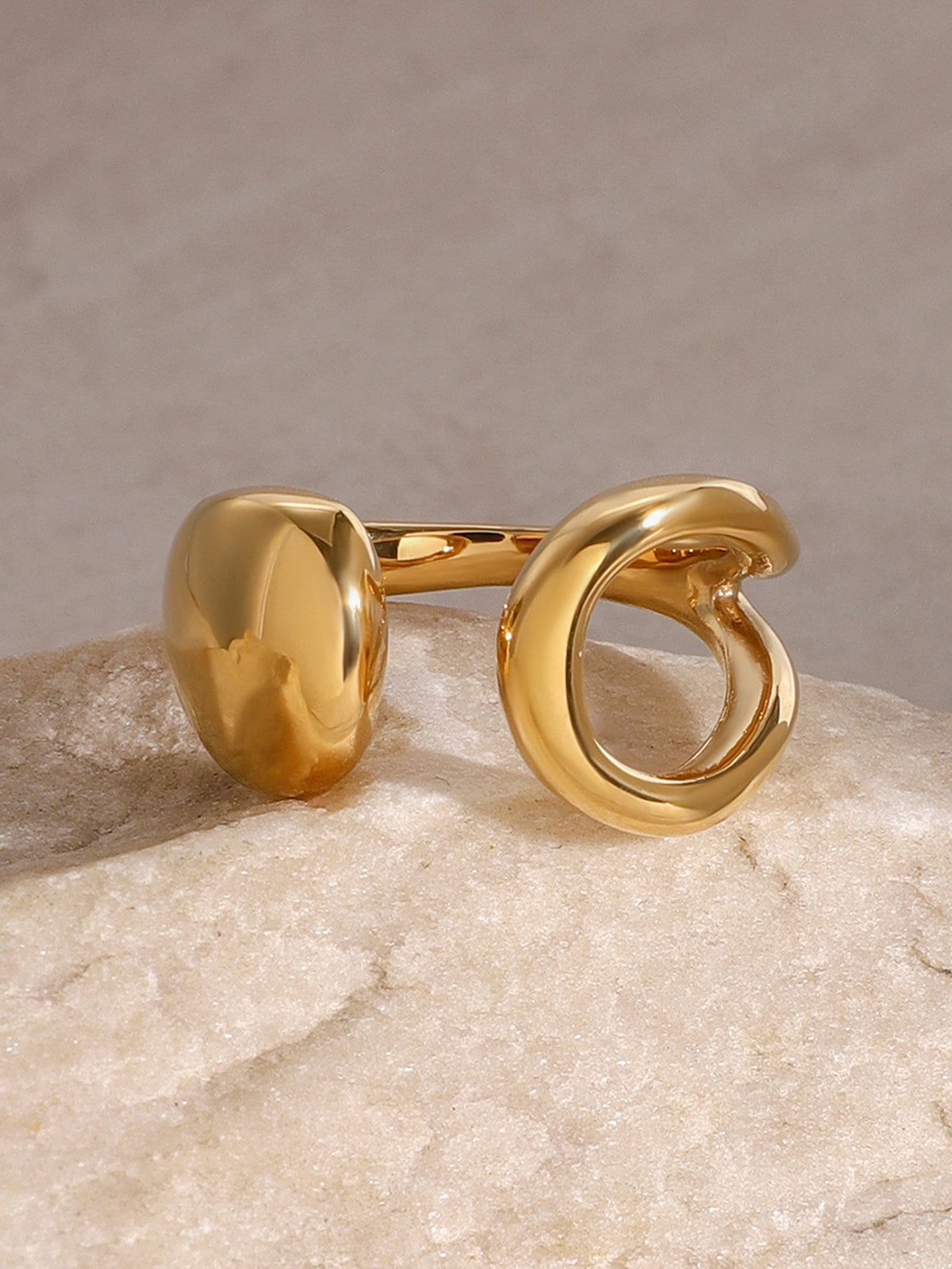 Open druppelvormige goud vergulde ring