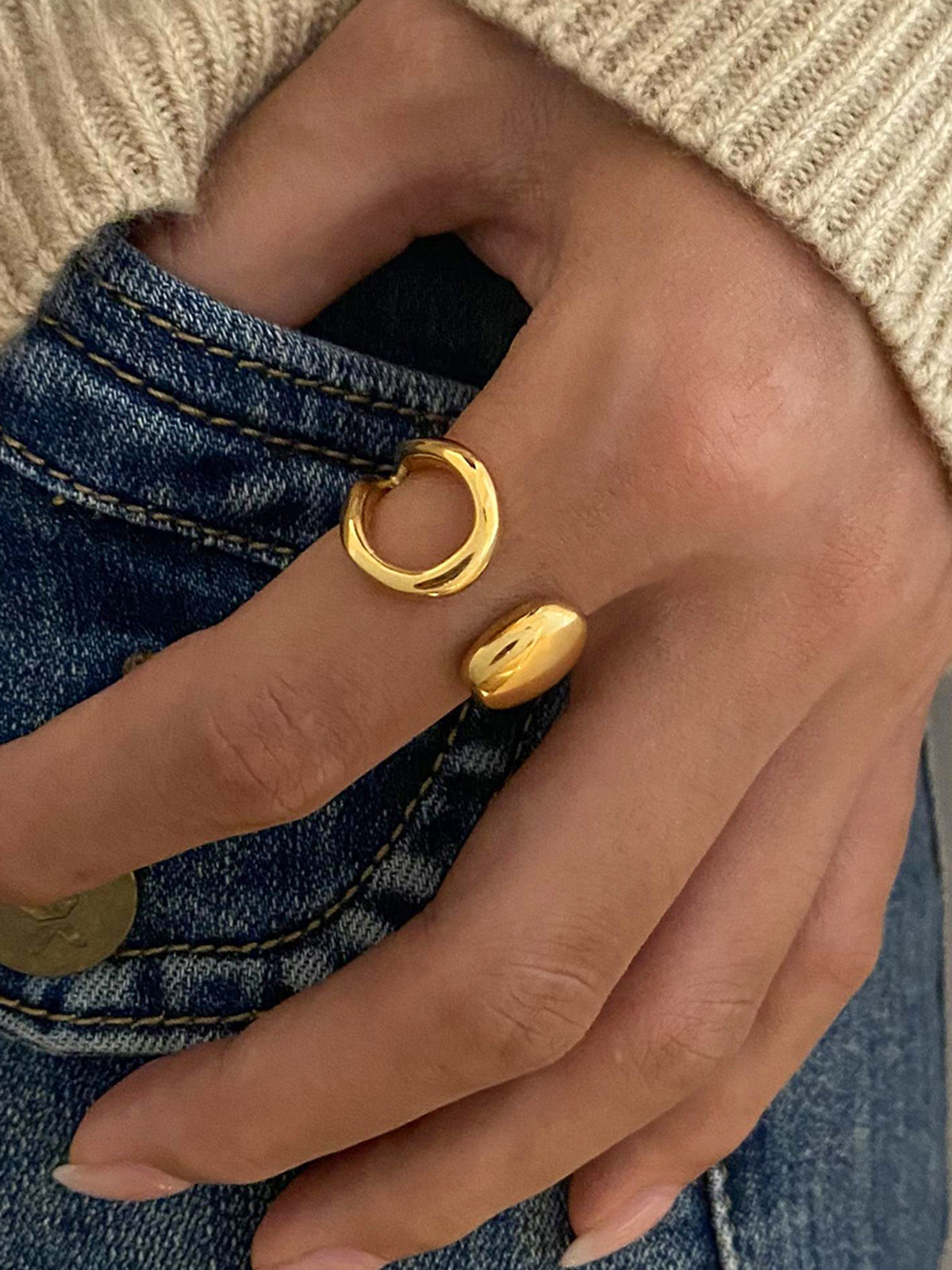 Open druppelvormige goud vergulde ring