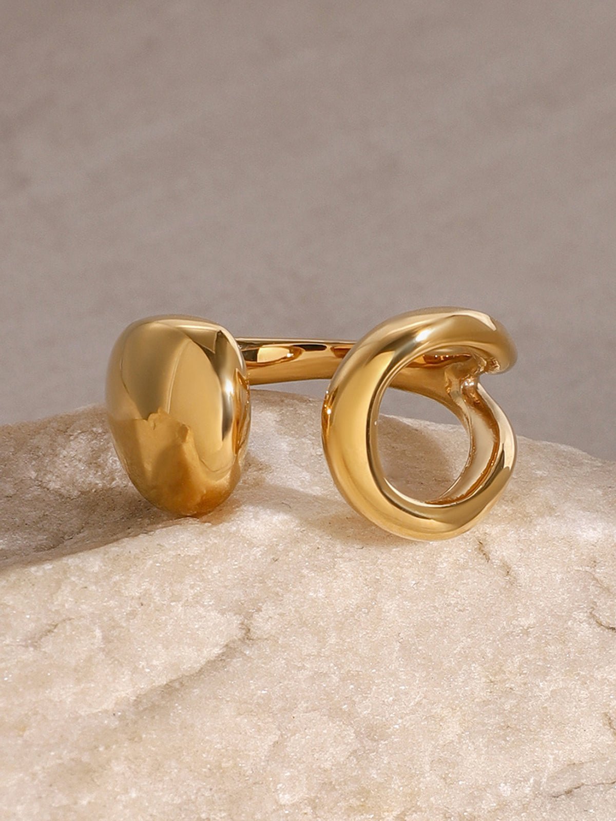 Open druppelvormige goud vergulde ring