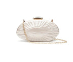Parelwitte clutch met gouden ketting