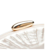 Parelwitte clutch met gouden ketting