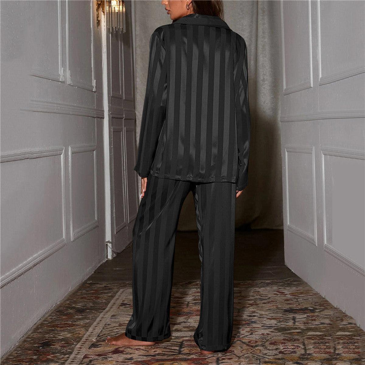 Satijnen Pyjama Set Voor Vrouwen Met Relaxte Pasvorm En Borstzak