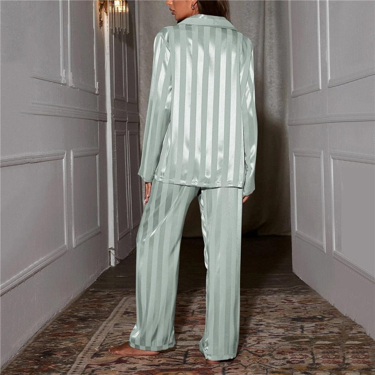 Satijnen Pyjama Set Voor Vrouwen Met Relaxte Pasvorm En Borstzak