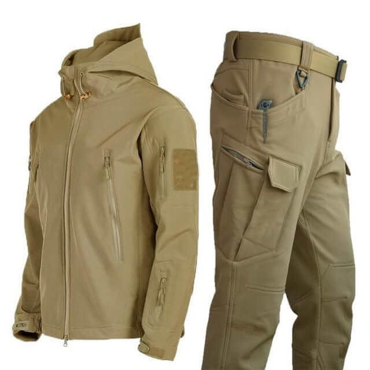 Tactische Winterjas met Capuchon en Cargo Broek Set