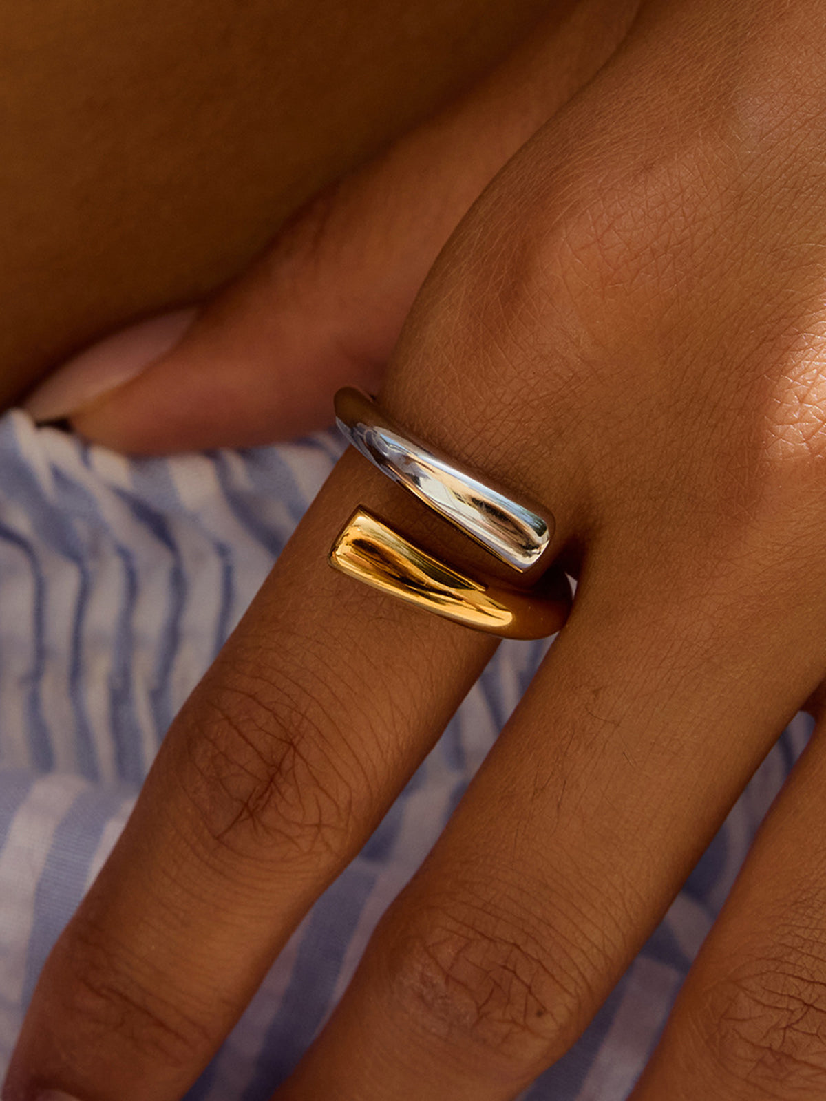 Tweekleurige gebogen ring