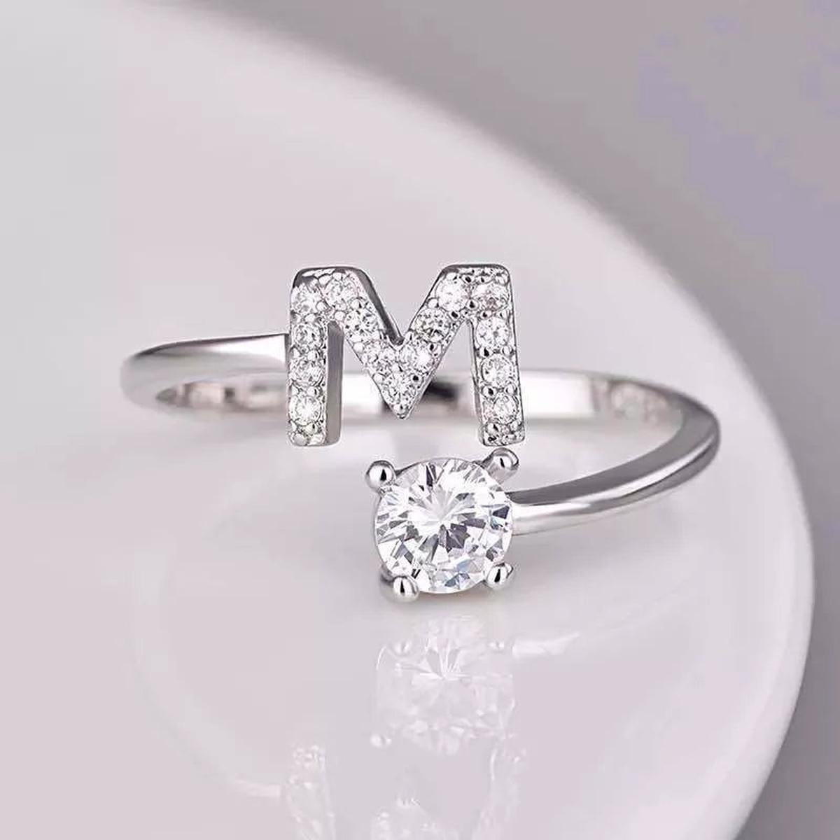Verstelbare Zilveren Ring Met Rhinestones En Letteraccent